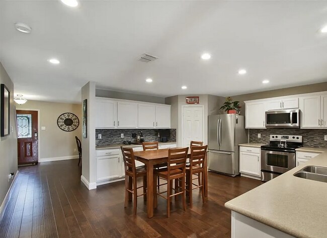 Building Photo - 1007 Shelborn Dr