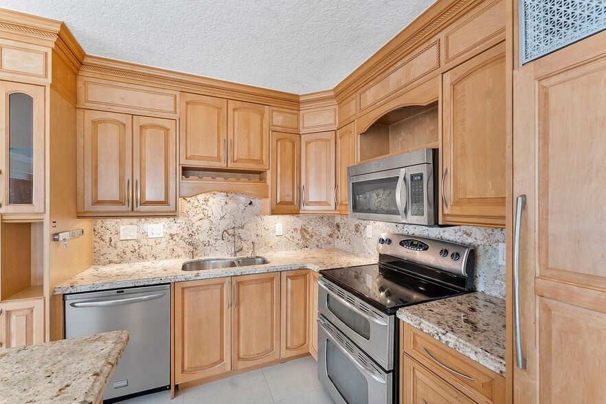 Building Photo - 1839 Middle River Dr