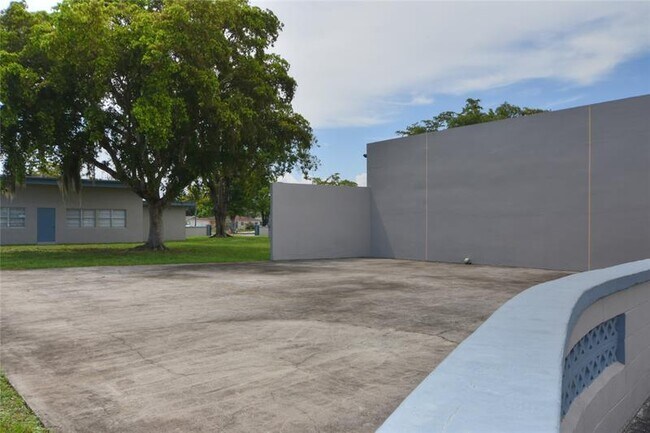 Building Photo - 5385 SW 8th Ct