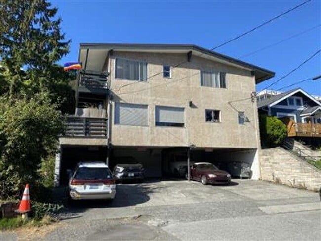 Primary Photo - Lakeview Apartments