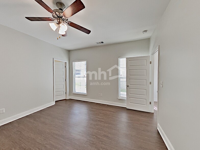 Building Photo - 5333 Tupelo St