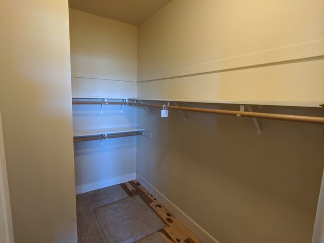 Building Photo - Very nice 2 bed, 2 bath, 1 car garage in S...