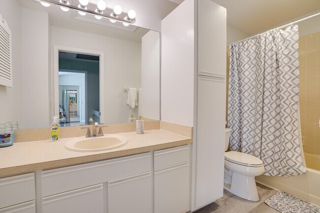 Building Photo - 3201 SE Guinevere Ln