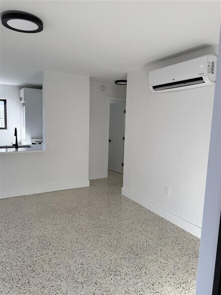 Building Photo - Modern Miami Home Near Downtown & Brickell