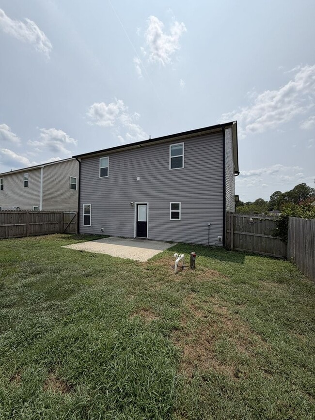 Building Photo - 302 E Franck St