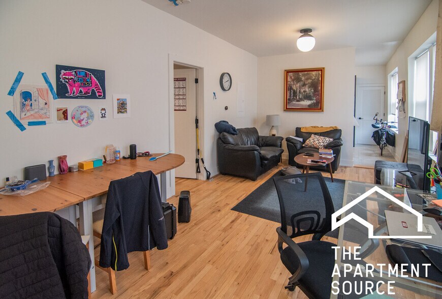 Building Photo - 3051 W Medill Ave