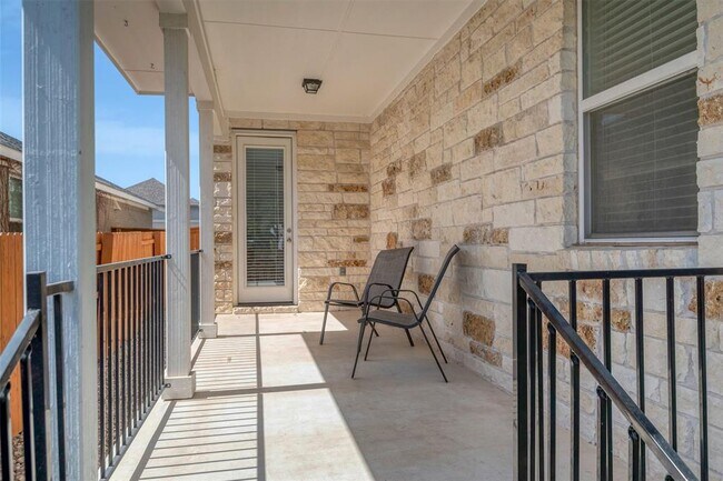 Building Photo - 2404 Burberry Ln