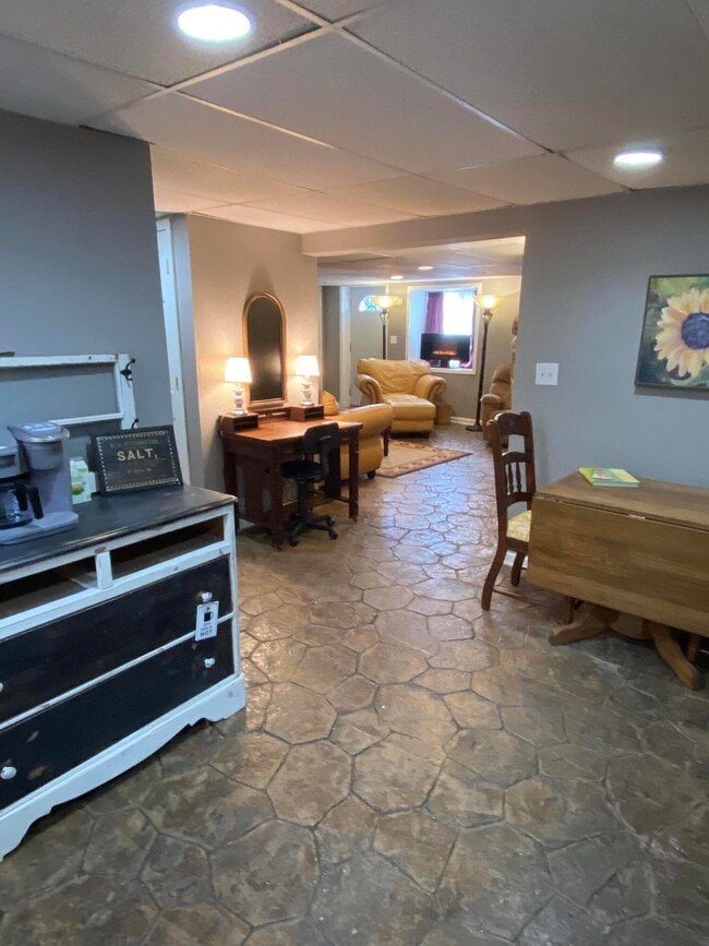 Building Photo - 1601 Hinkson Ave