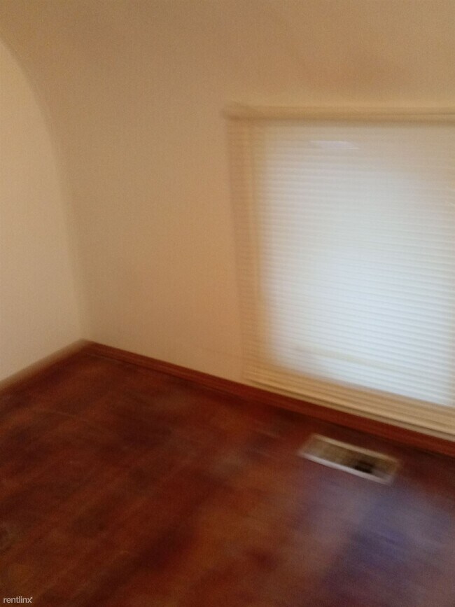 Building Photo - 2 br, 1 bath House - 617 N Sycamore St 617...