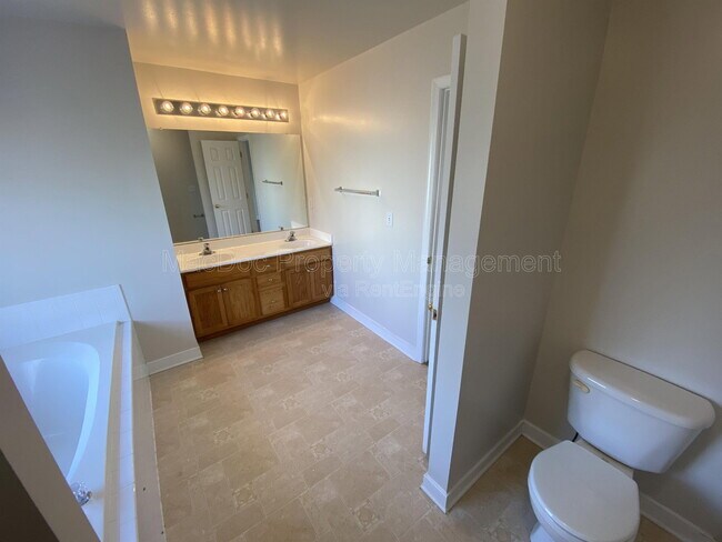 Building Photo - 4106 Parapet Ct