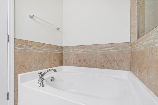 Building Photo - Charming 3BR Townhome in Brightleaf at the...