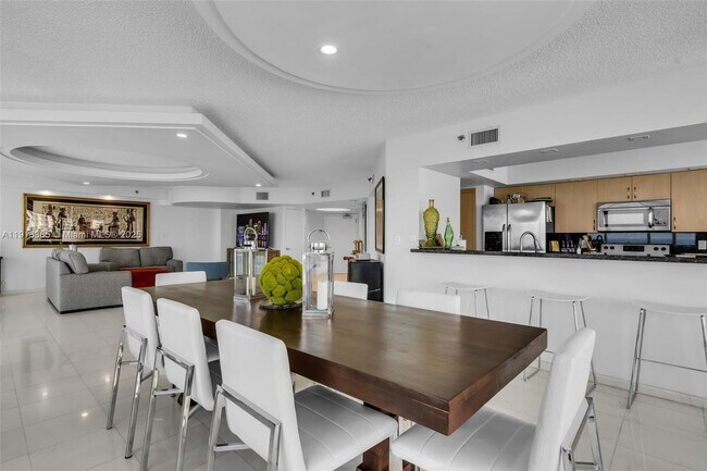 Building Photo - 16485 Collins Ave