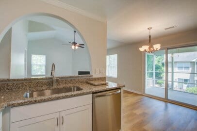 Building Photo - 2 Bedroom/ 2 Bath Condo