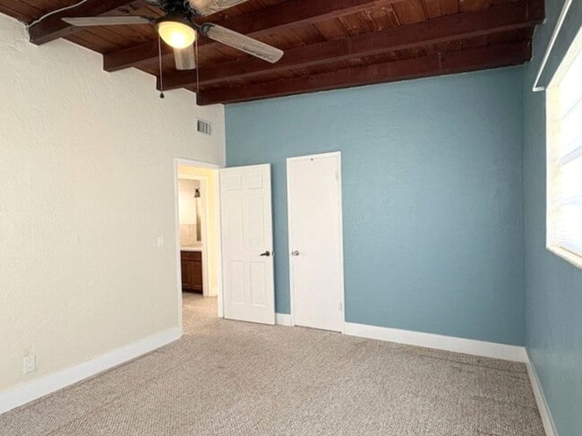 Building Photo - Beachside Bungalow in Ormond Beach!