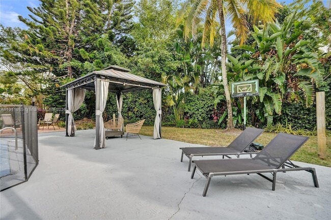 Building Photo - 1020 Bayberry Point Dr