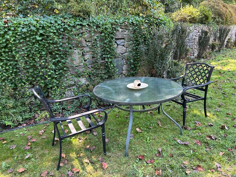 Outdoor space for reading or blogging - 10217 Cedar Pond Dr