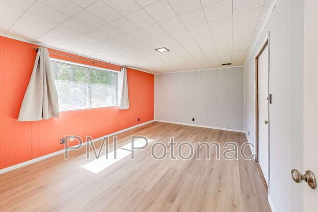 Building Photo - 5406 Parkvale Terrace