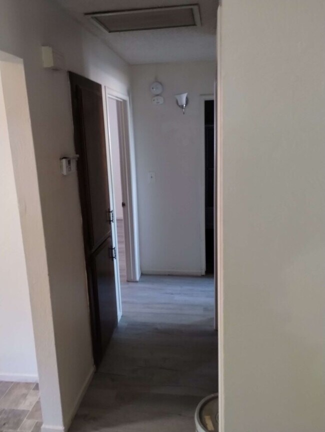 Building Photo - Two Bedroom Apartment Coming Soon! This Wi...