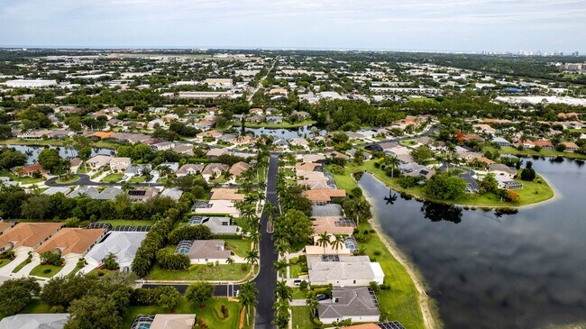 Building Photo - ** BRIARWOOD ** 3 BED / 2 BATH - POOL HOME - TURNKEY FURNISHED - SEASONAL OR SHORT TERM