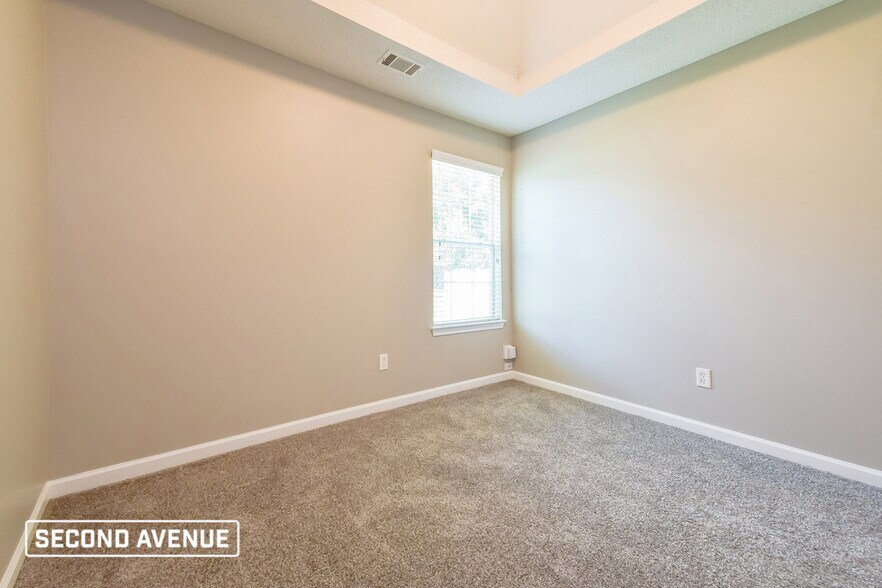 Building Photo - 277 Ermines Way