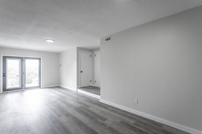 Building Photo - 833 Sylvan Dr