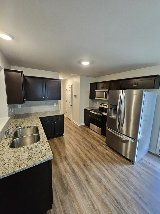Building Photo - 109 Avalor Dr