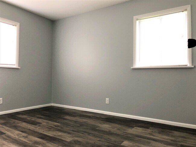 Building Photo - 3441 W Warren Dr