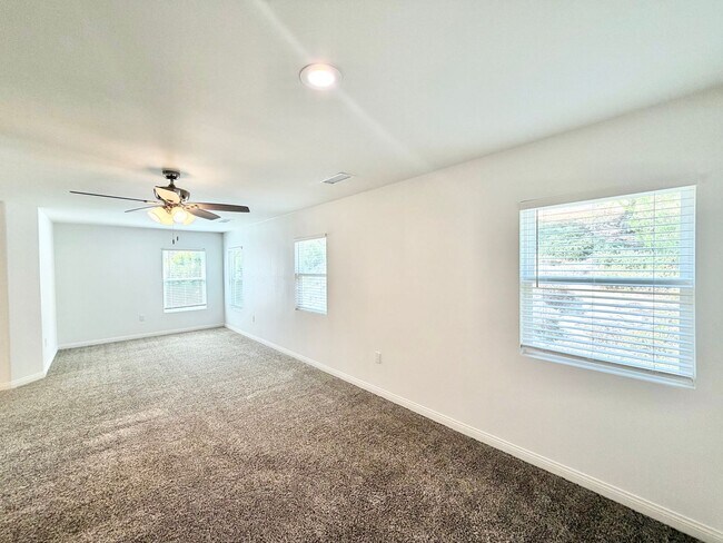Building Photo - 24850 Sunset Vista Ave