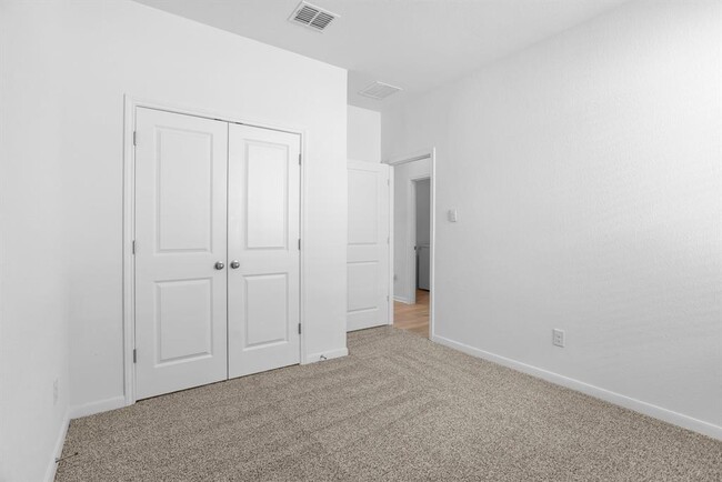 Building Photo - 305 Brooks Ranch Dr