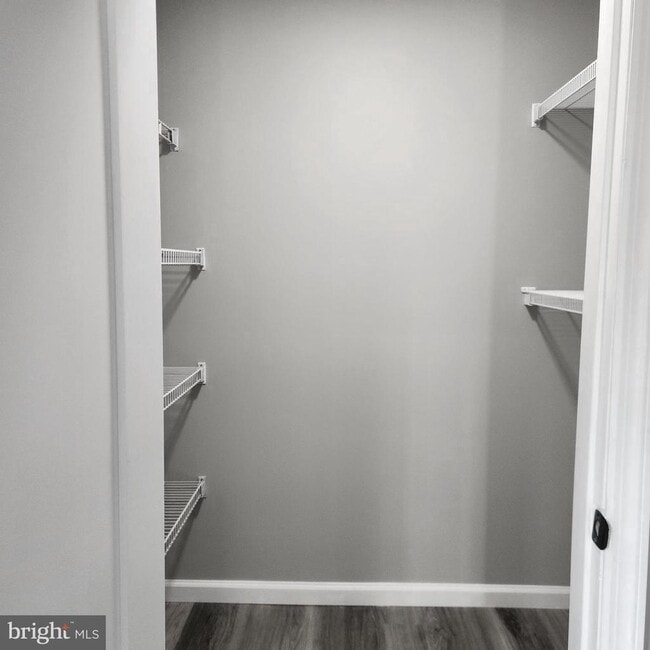 Building Photo - 16 Pickwick Pl