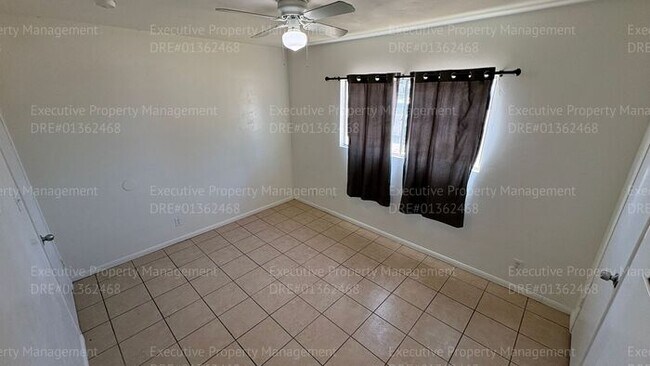 Building Photo - 3 bedroom 1 bathroom house located near E. California Ave/ Mt Vernon Ave