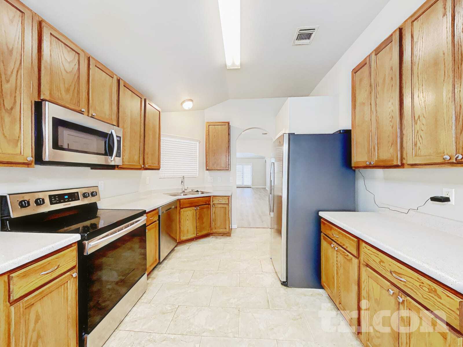 Building Photo - 9822 Vandenberg Way