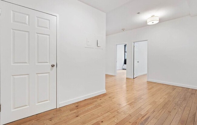 Primary Photo - 102 Fulton St