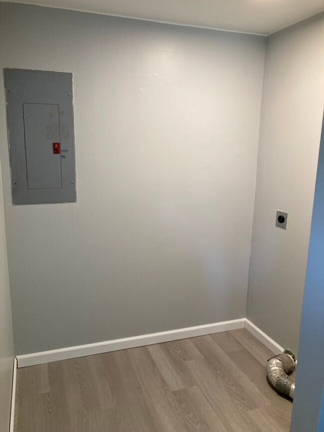 Building Photo - 608 Wheeler Ln