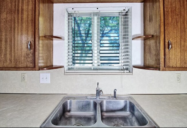 Building Photo - 1625 Walnut Ave