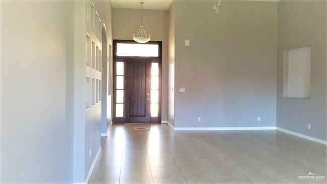 Building Photo - 13 Carianna Ave