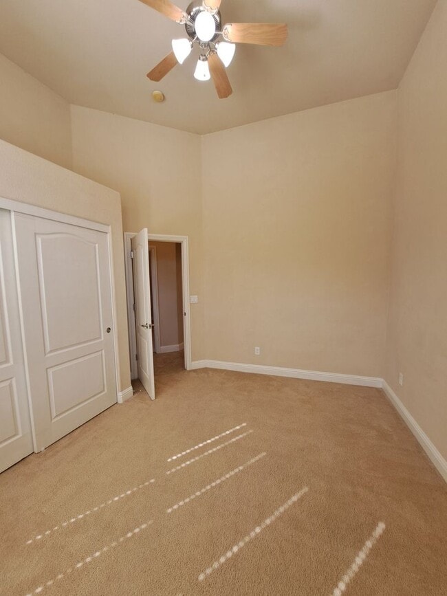 Building Photo - Charming 4 Bedroom House To Call Home!