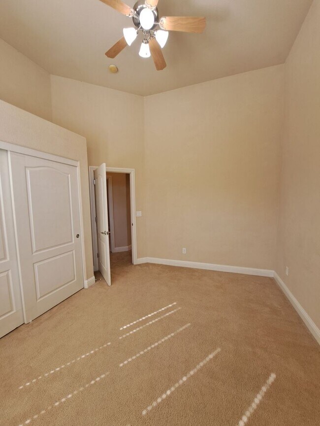 Building Photo - Move-in Special: Half Off the 1st Month's Rent – Charming 4 Bedroom House To Call Home!