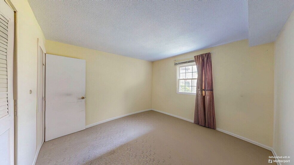 Building Photo - 114 Oak Ln