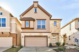Building Photo - 2105 Town Centre Dr