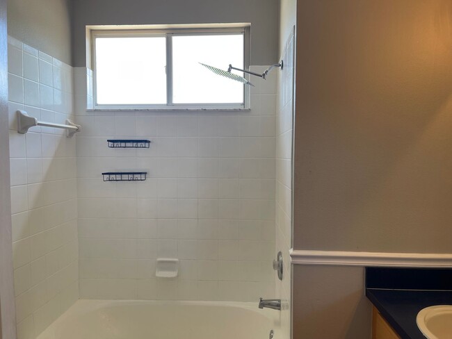 Building Photo - RIVERVIEW POOL HOME FOR RENT