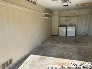 Building Photo - 5622 Frst Lk St