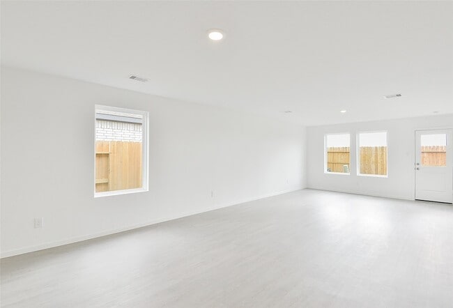 Building Photo - 16818 Great Highlands Dr