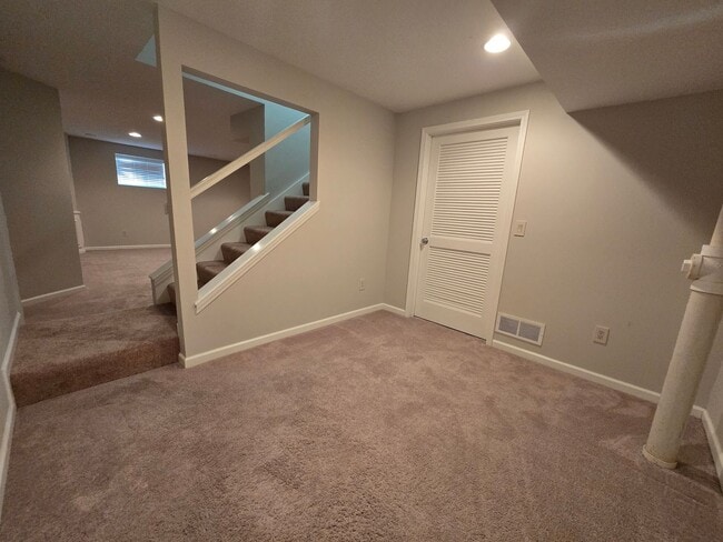 Building Photo - Spacious 4 Bedroom Duplex in North Normal ...