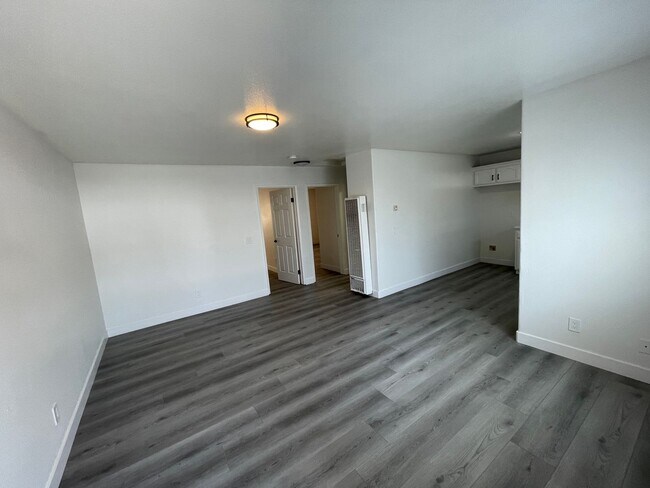 Building Photo - 206 S Rose Ave