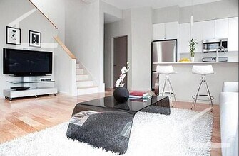 Building Photo - Nicely gut renovated 5 bed townhouse with all the extras!