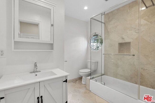 Building Photo - 420 S Beverwil Dr