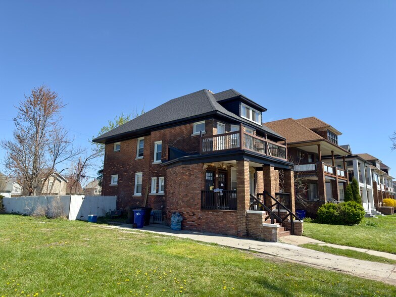 Primary Photo - 557 Hague St