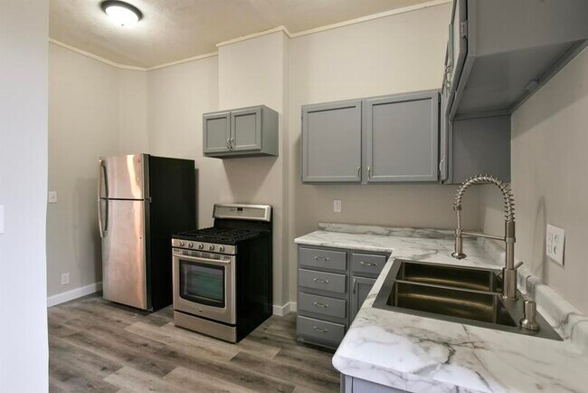Primary Photo - 530 S 30th St