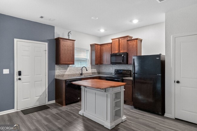 Building Photo - 1110 Highwood Ln